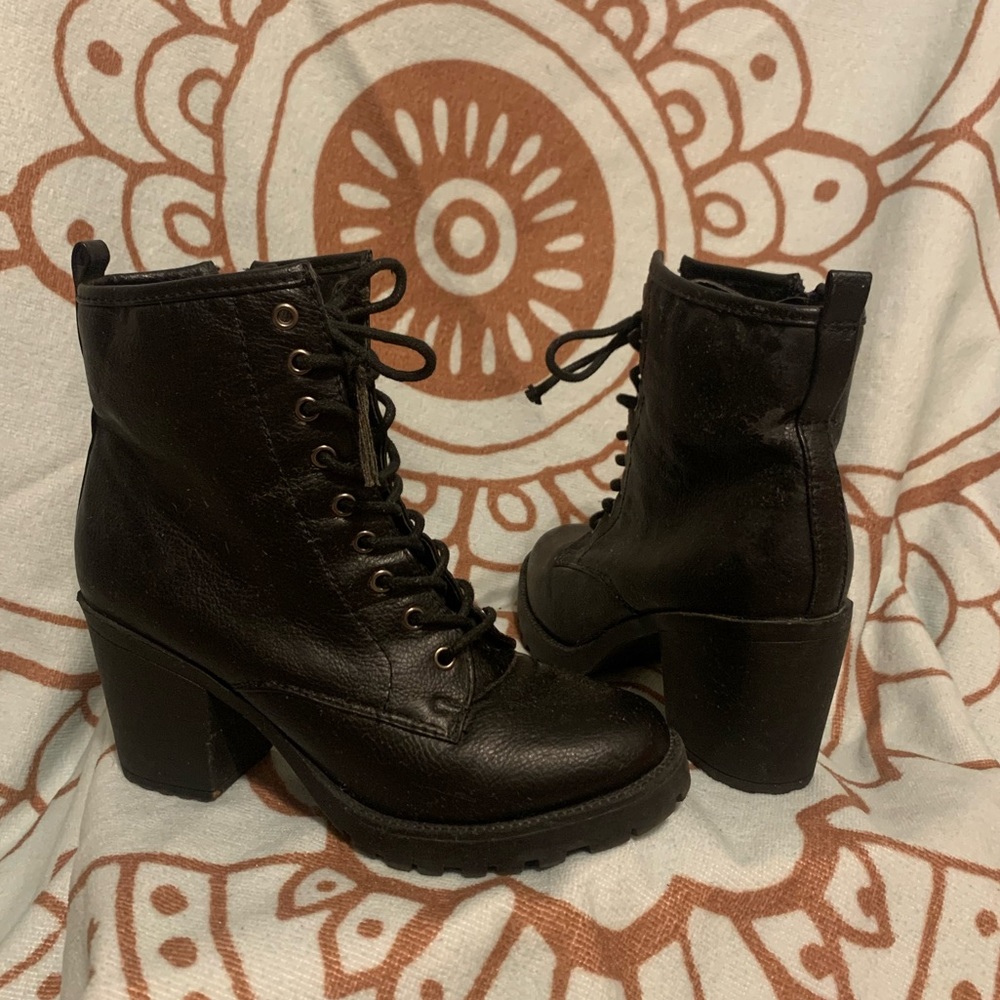 Lace up combat boot